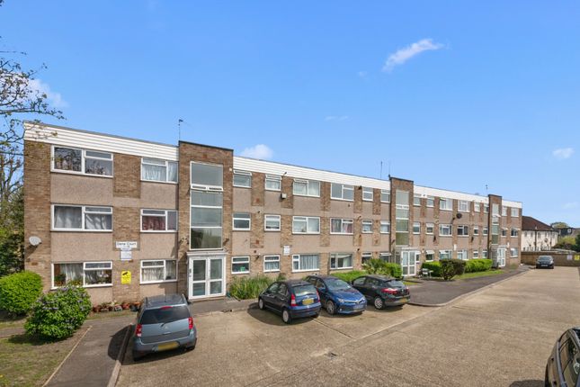 Flat for sale in Dene Court, Hanwell