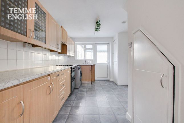 5 Boult Road, Basildon photo 4