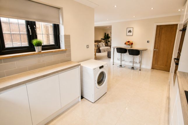 121 Valley Hill, Loughton, Essex photo 4