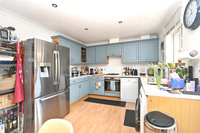 26, Admiralty Way, Eastbourne photo 4