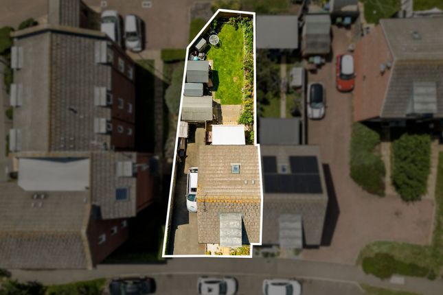 1 Bramley Road, Aylesbury photo 4