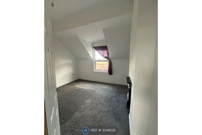 Flat, Madoc St, Llandudno photo 3