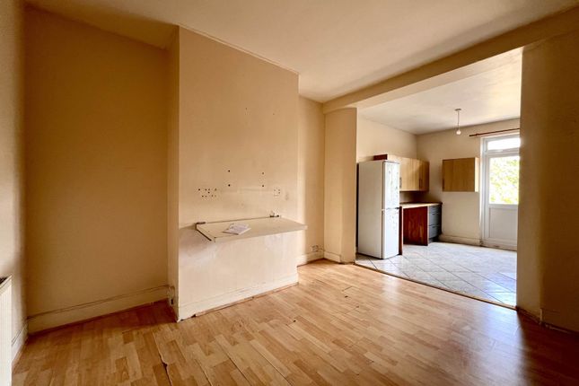 23, Shakespeare Crescent, London photo 3