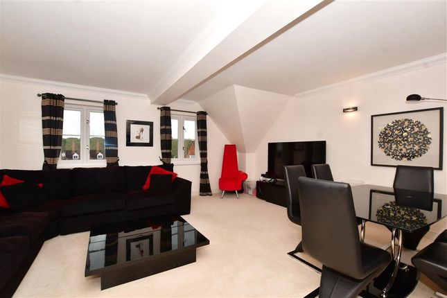 Thumbnail Flat for sale in Elizabeth Drive, Banstead, Surrey