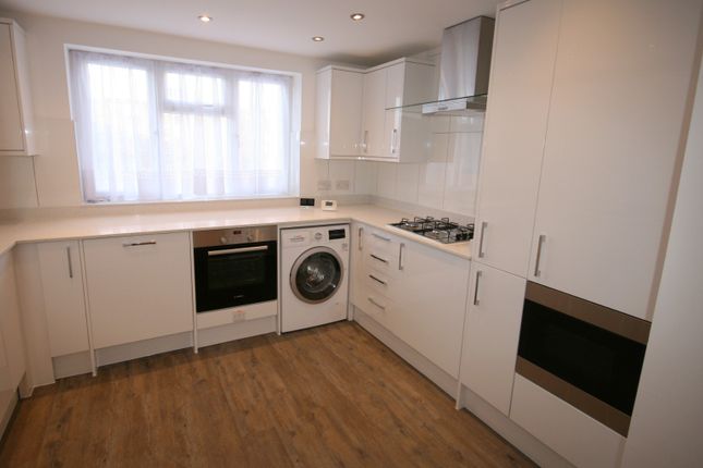 Thumbnail Flat to rent in Highfield Avenue, London