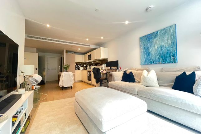 2 Lockgate Road, London photo 4