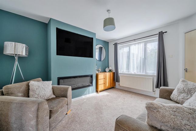 3, Blackberry Close, Chippenham photo 2