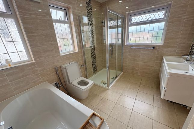 27, Cardiff photo 4