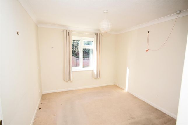 Flat for sale in Forest Close, Chislehurst