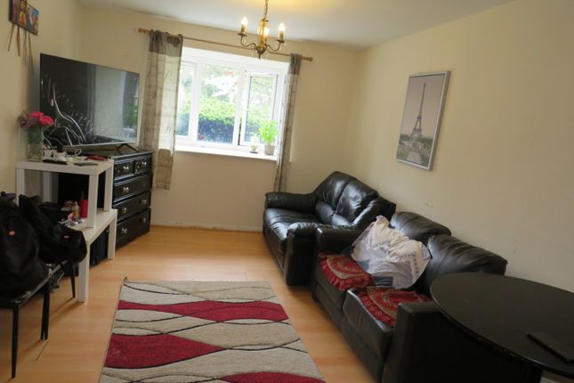 Flat to rent in Pempath Place, Wembley