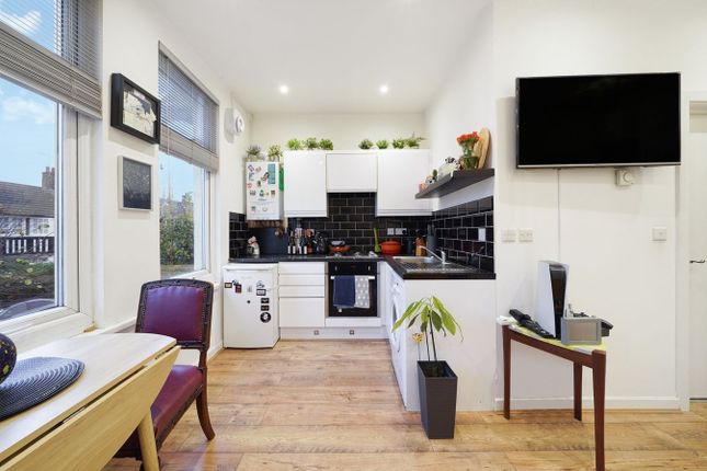 Flat C, 37, Butler Avenue, Harrow photo 3