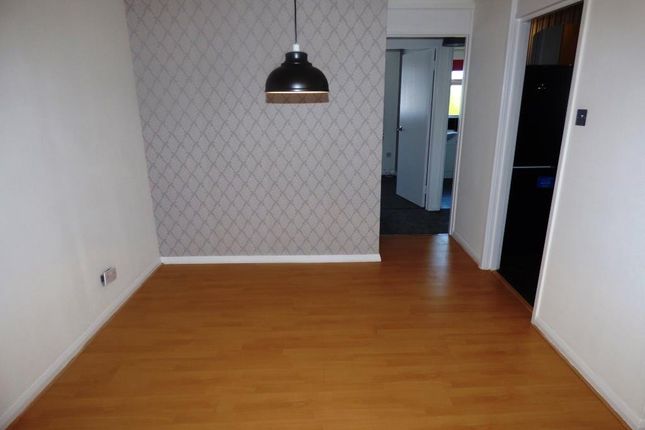 3, Whitelands Way, Romford photo 5