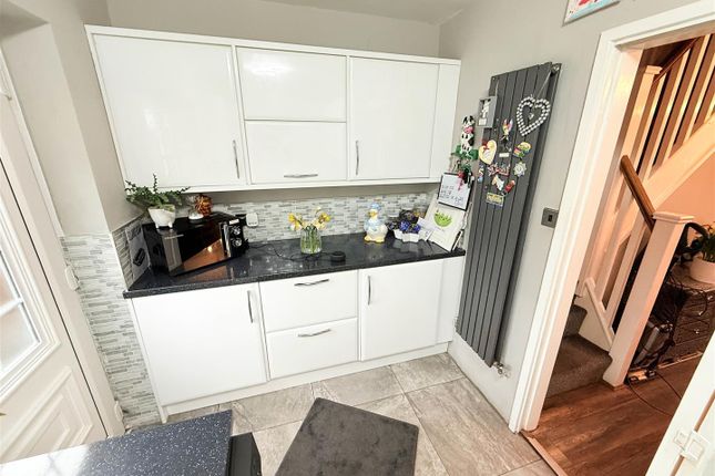 9, Belvedere Close, Doncaster photo 4