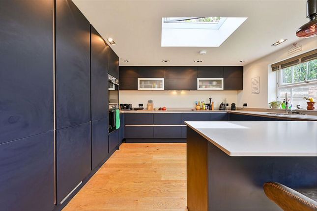 18, Northweald Lane, Kingston Upon Thames photo 4