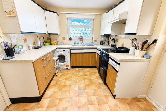 11, Barsham Drive, Brierley Hill photo 4