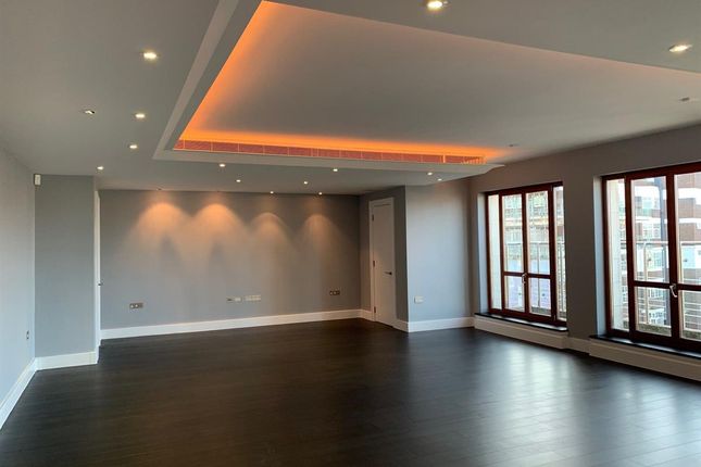 Flat 8.4, London photo 2