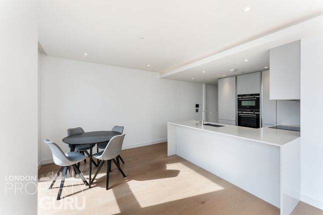 Flat to rent in South Quay Plaza, London