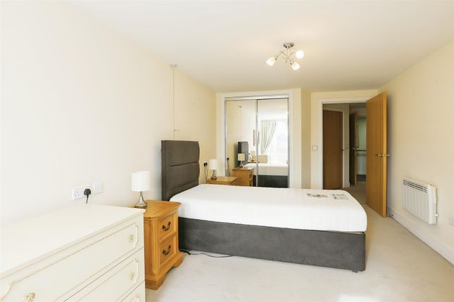 Flat for sale in Glenhills Court, Little Glen Road, Glen Parva, Leicester