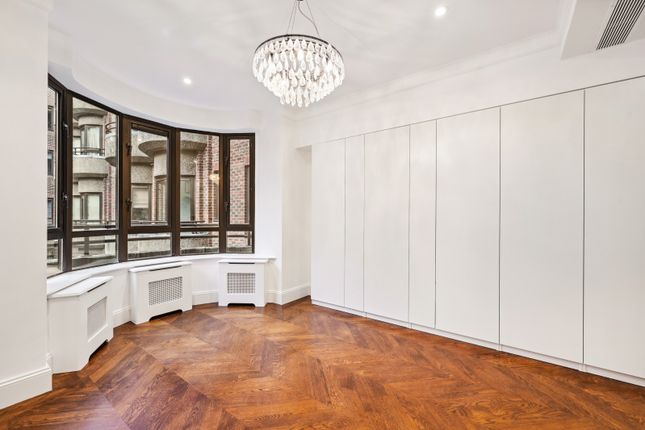 Flat to rent in Royal Court House, 162 Sloane Street