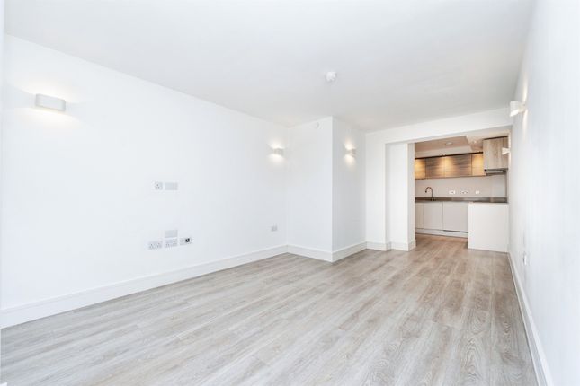 Flat 11, Premier House, 112, Station Road, Edgware photo 2