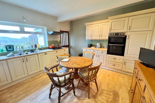 69 Cote Green Road, Stockport photo 3