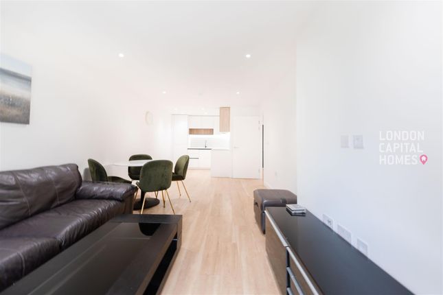Flat 17, Fermont House 15, Beaufort Square, London photo 3