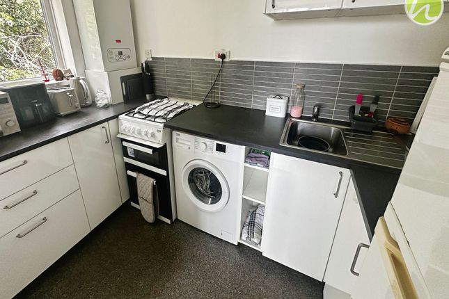 Flat 5, Runnymede Court, Stanford-Le-Hope photo 3