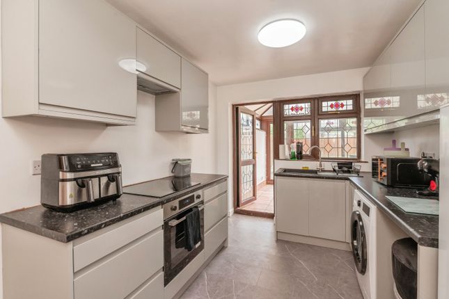10, Sandown Road, Wickford photo 4
