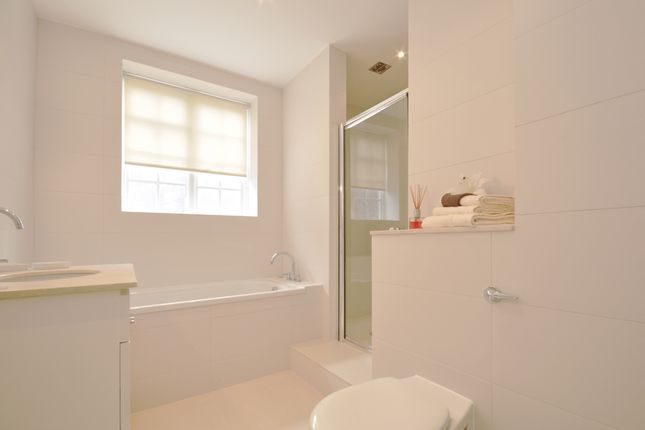 Flat for sale in Stafford Court, London