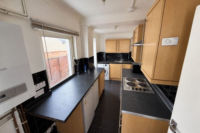 33 Kitchener Road, Highfield, Southampton photo 4
