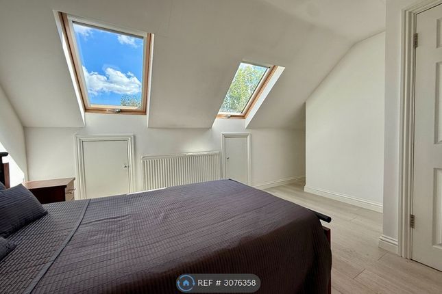 Flat, Watford Way, London photo 5