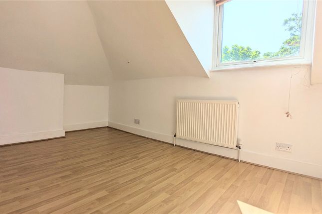 Flat 4, 30, White Hart Lane, London photo 5