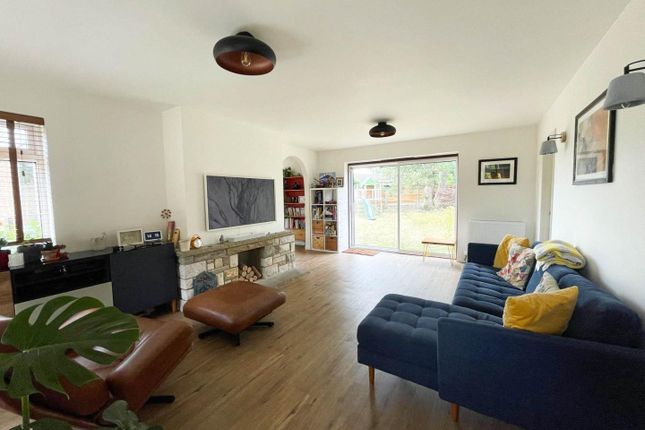 11, Vine Close, Stapleford, Cambridge photo 2