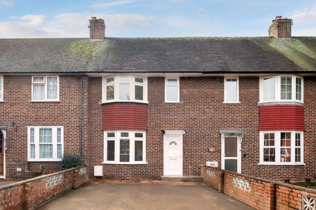 5-bed house on 30, Greatdown Road, London, £3,500/mo