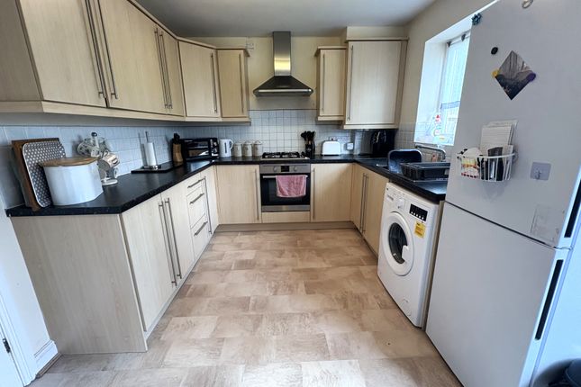 10, Doulton Court, Bedworth photo 4