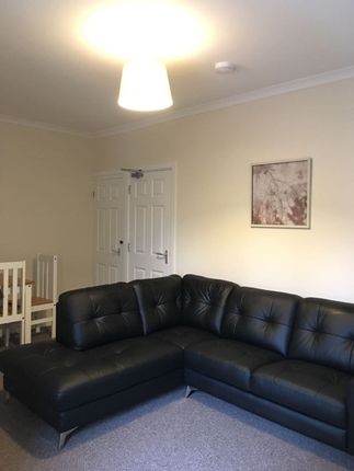 Room to rent in Cwmrhydyceirw Road, Morriston, Swansea