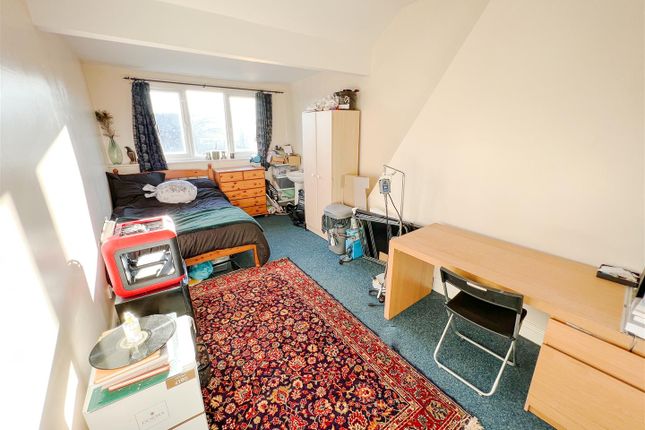 Room to rent in Harcourt Road, Sheffield