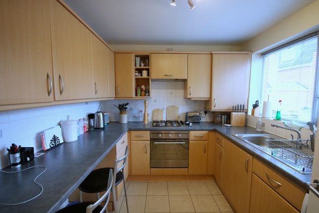 5, Rowan Close, Ashford photo 2