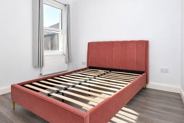 Flat 2, 19, Balfour Road, London photo 5
