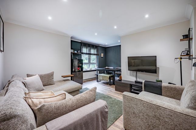 5 Auchinairn Gardens, Bishopbriggs,, Glasgow photo 2
