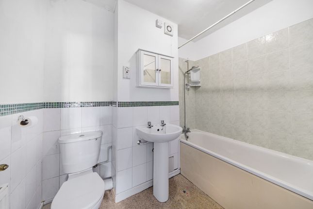 Flat for sale in Downend Road, Downend, Bristol, Gloucestershire