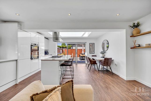 44 Farm Road, Rainham photo 4