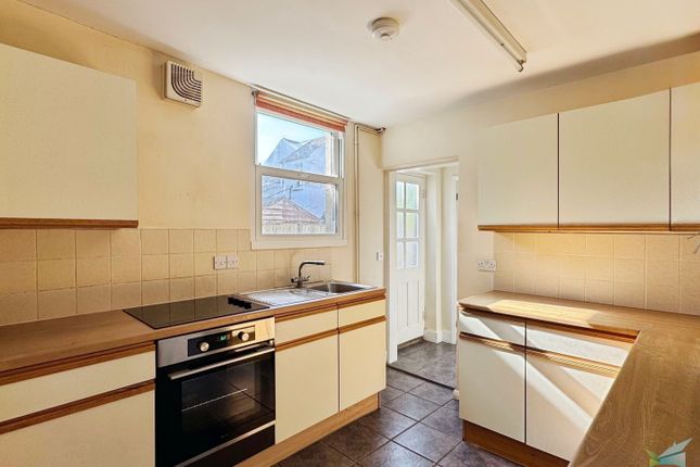 36, Gordon Road, Canterbury photo 2