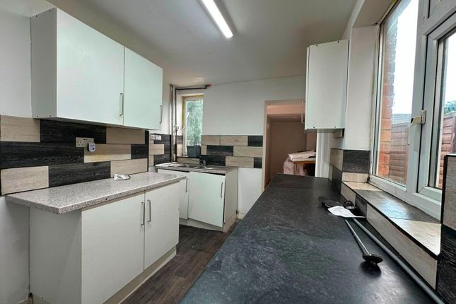 33 Dunstall Avenue, Leicester photo 3