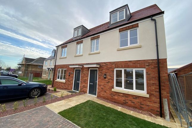 Thumbnail Terraced house to rent in Falcon Way, Bourne