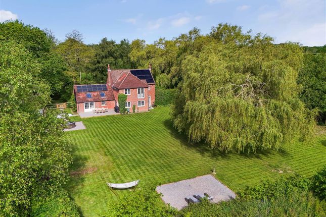 Willow Cottage, Nutburn Road, North Baddesley photo 2