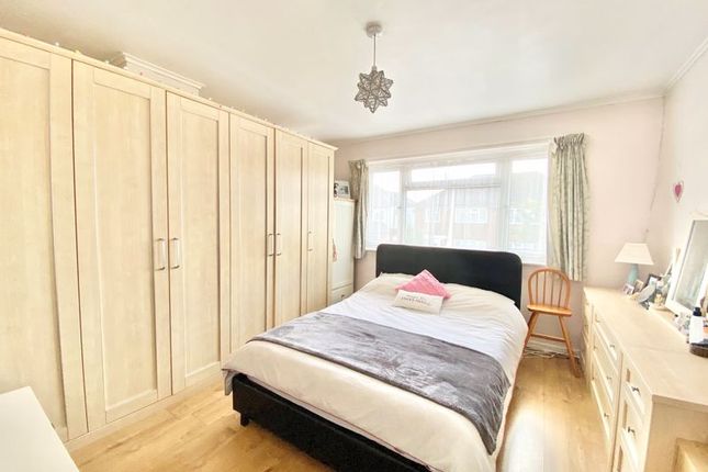 Semi-detached house for sale in Ravenswood, Bexley