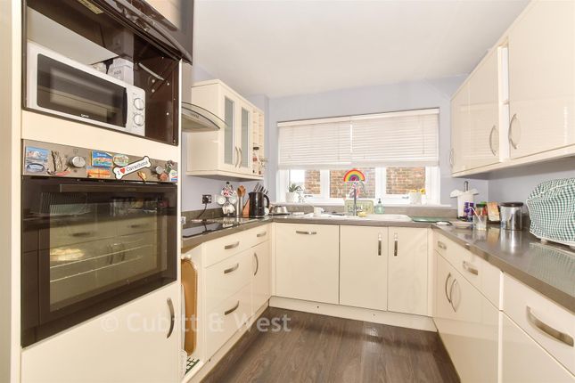 91, Lavinia Way, East Preston photo 4