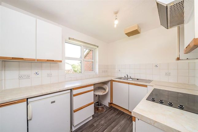 Flat 24, Holm Court, Le May Avenue, London photo 4