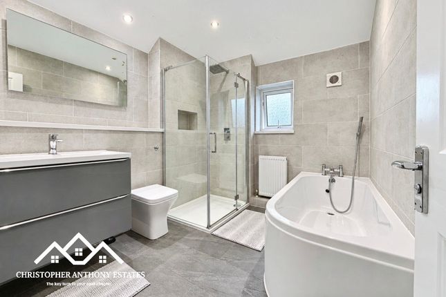 5 Holman Road, Halstead photo 4